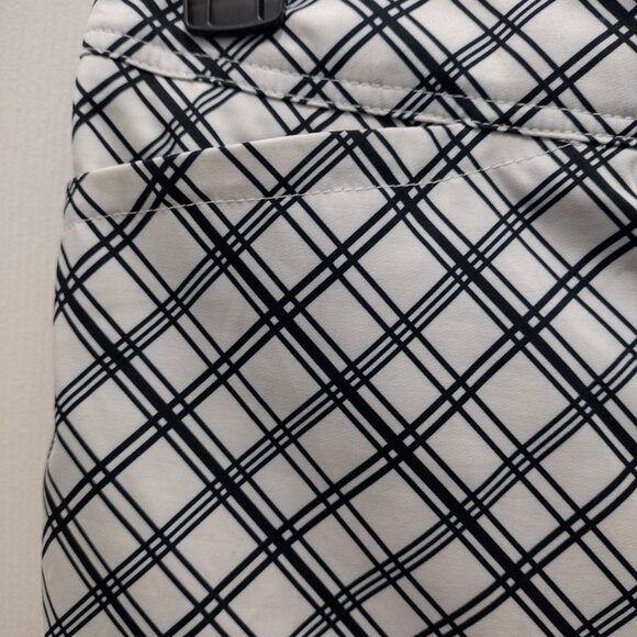 Tail Women’s Plaid Golf Shorts Size 4 White Black Stretch Golf Casual Shorts - Picture 5 of 8